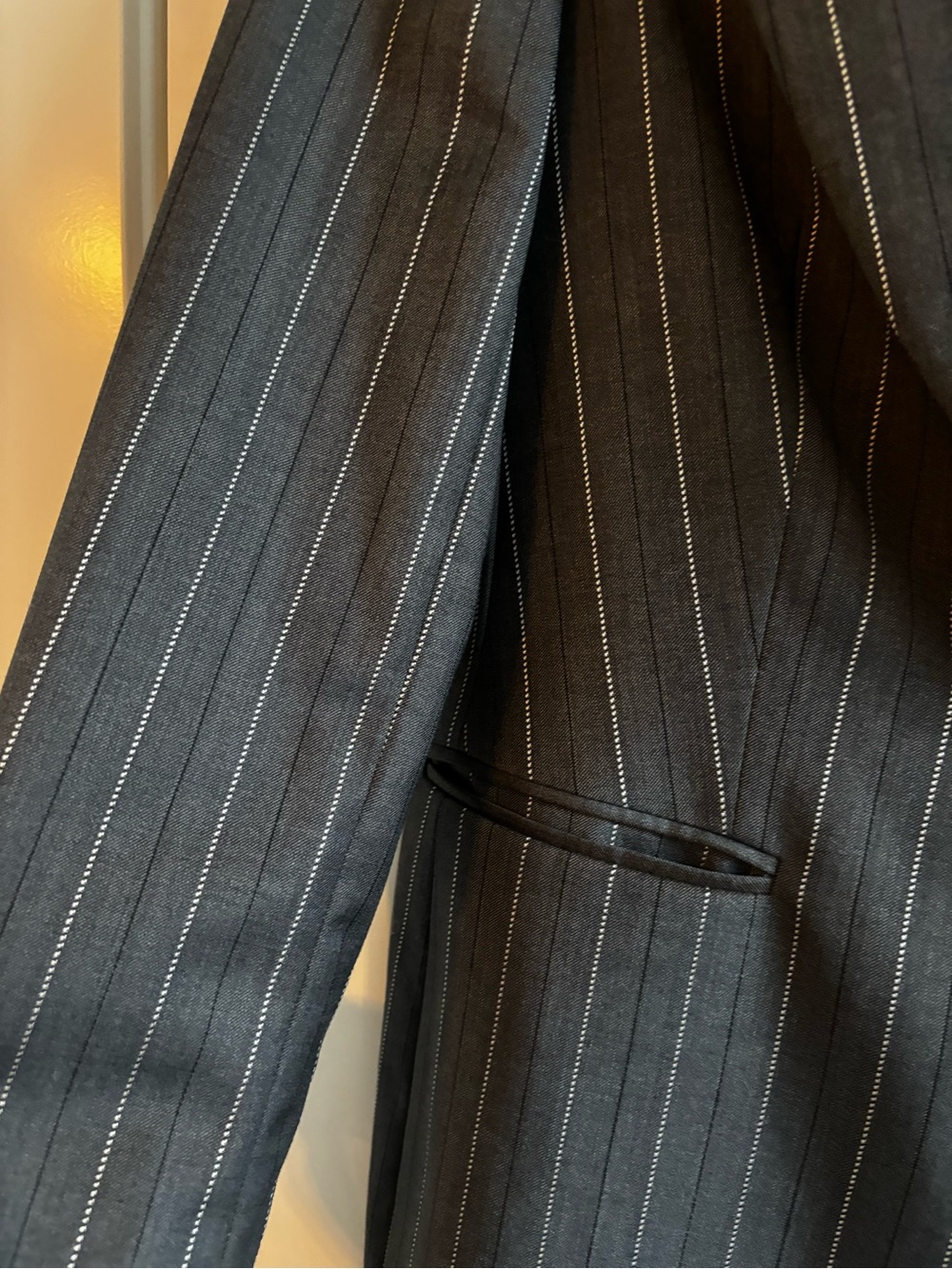 Vintage ESCADA Wool Silk Pinstripe Blazer 38 6/8 - Picture 6 of 8